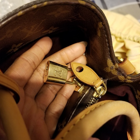 Traded...Authentic LV Montaigne GM - Picture 7 of 8